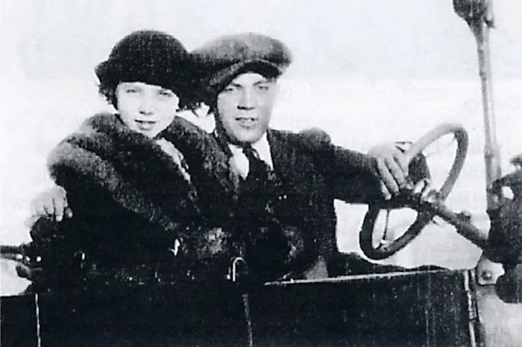 Annie, Albert. 1922.