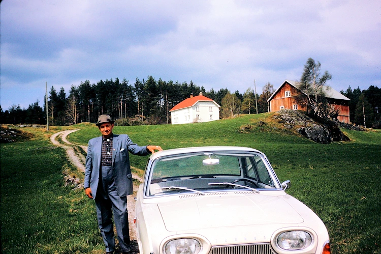 Halvor Ausland visiting at Aasland Farm