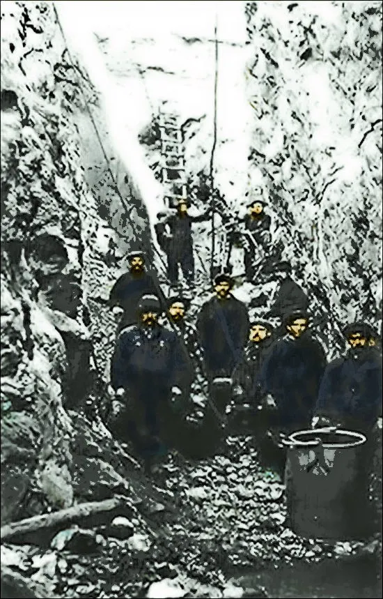 Mandy Open Pit mine circa 1917.